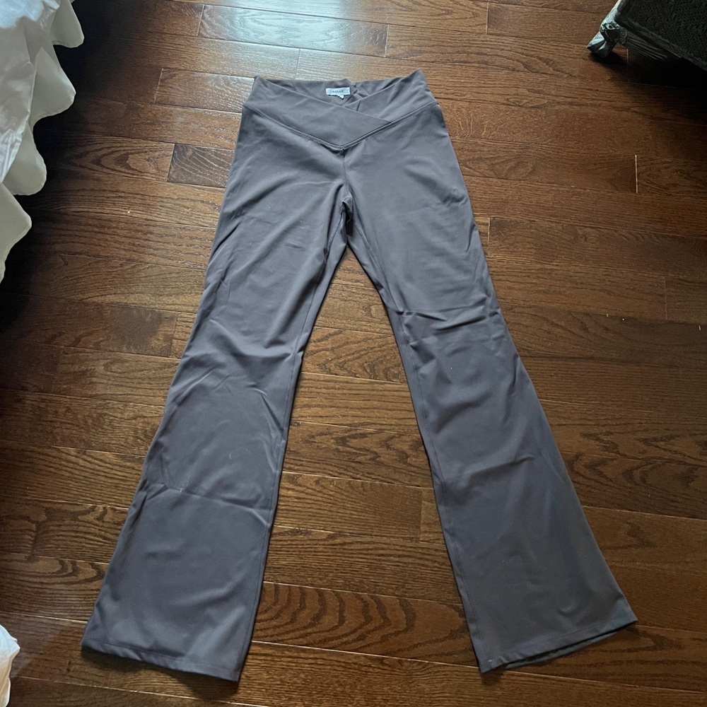 garage size L crossover flair leggings